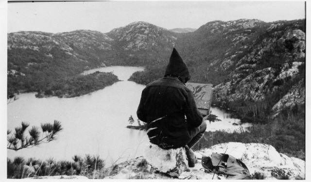 Joaquim Gauthier's photo of Franklin Carmichael painting at Grace Lake.